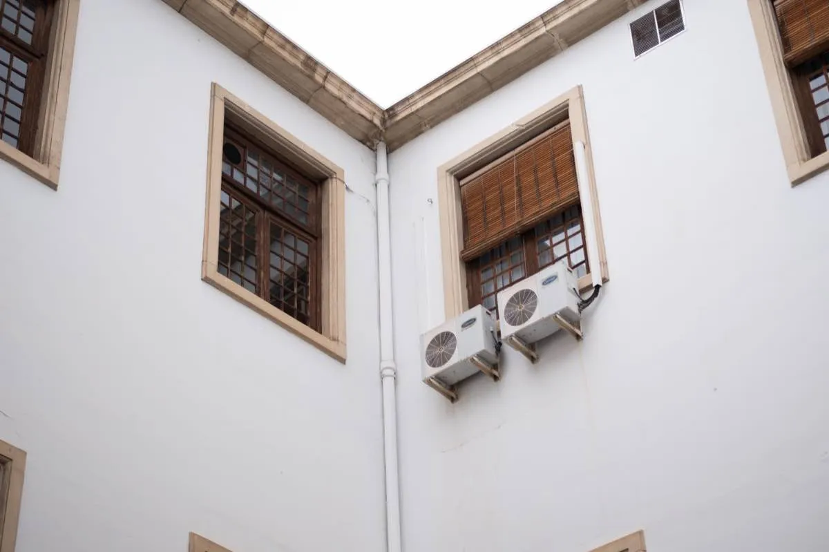 Vinyl and fiberglass window frames on a home in Garland, TX